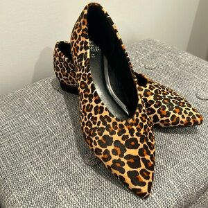 Leopard print pointy flat